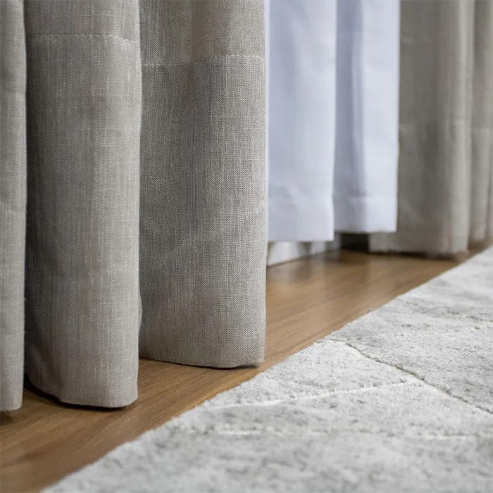 Cortina Gaze de Linho Com Blackout Para Trilho Suiço Simples